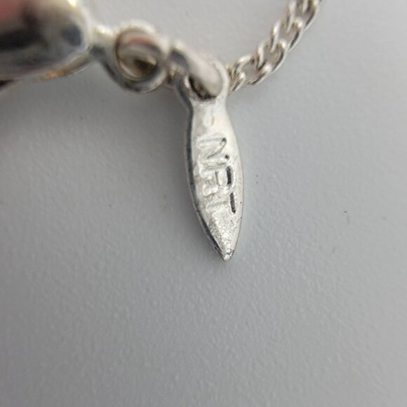 Avon NRT Iris Amaia Necklace Silver Tone Oblong‎ Pendant New In BOX - Picture 6 of 7